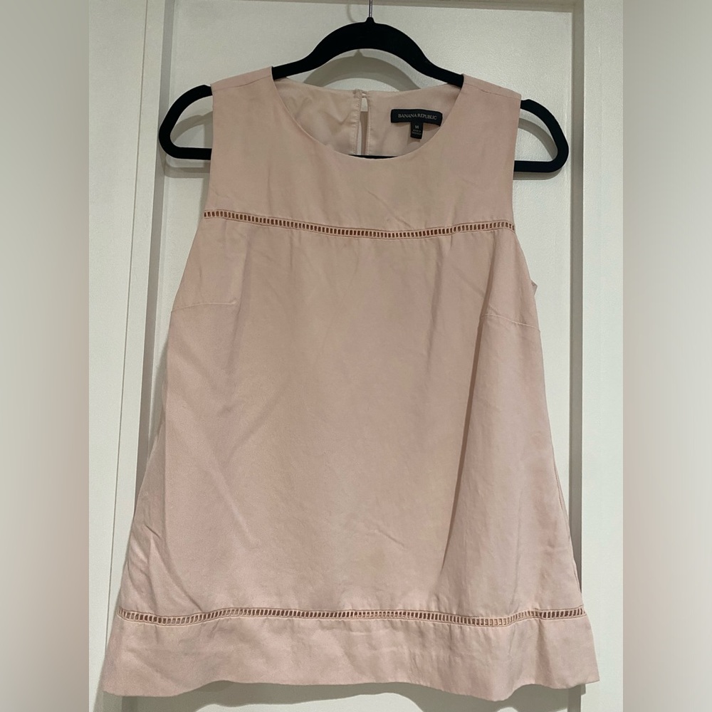 Banana republic cute pink soft top with a line fit size M